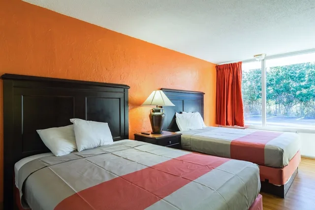 غرفة بسريرين كوين للمدخنين لذوي الإعاقة، Motel6 Townsend, GA 1/6