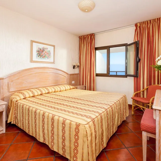 شقة بشرفة بغرفة نوم واحدة مع أريكة، Masaru Apartamentos 1/3