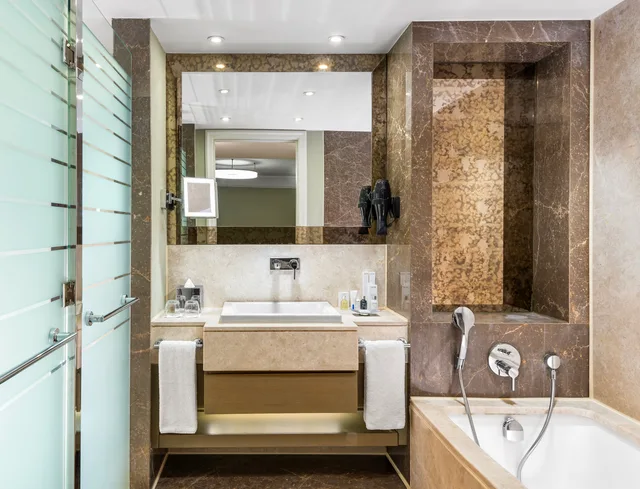 Standard, Triple, RADISSON BLU HOTEL ISTANBUL SISLI 4/4