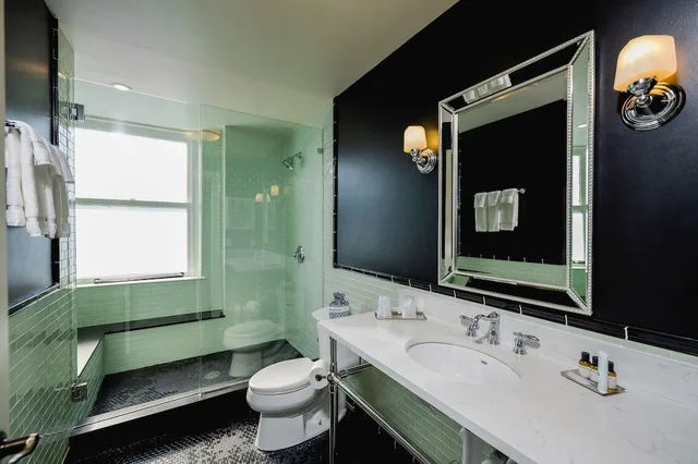 جناح سوبيريور بسرير كينج، The Pontchartrain Hotel 4/6