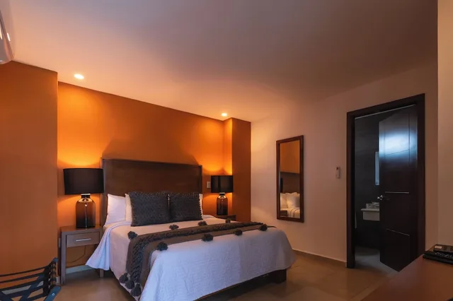 Exclusive, Penthouse, King and Queen Bed, Plunge Pool, Terrace، Hotel Grand Paramar 2/5