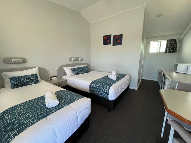 جناح بسرير مزدوج وسرير فردي بغرفة نوم واحدة، REST POINT MOTOR INN 2/7