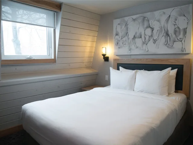 1 Bedroom, Plus, Loft, 3 Queen Beds، Tunnel Mountain Resort 1/3