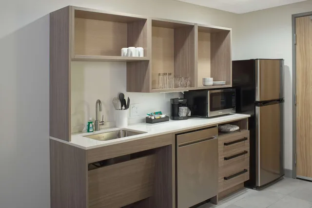 استوديو بسرير كينج بإطلالة على الفناء لذوي الإعاقة، Home2 Suites by Hilton Little Rock Midtown Medical Center 3/3