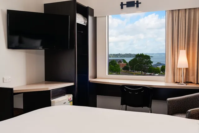 غرفة بسريرين مزدوجين بإطلالة على البحيرة، IBIS ROTORUA 8/10