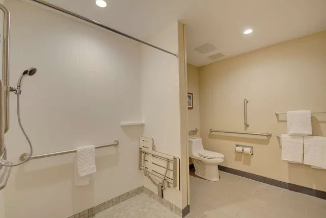 غرفة بسرير كينج لذوي الإعاقة، Best Western Hampshire Inn And Suites Seabrook 4/4