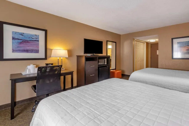 Downstairs, 2 Queen Beds، Best Western Palm Beach Lakes 5/10