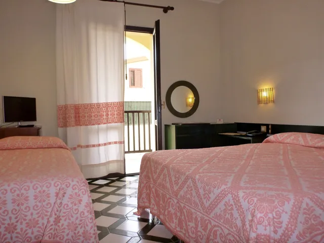 غرفة كلاسيكية ثلاثية، Hotel Calabona 1/3