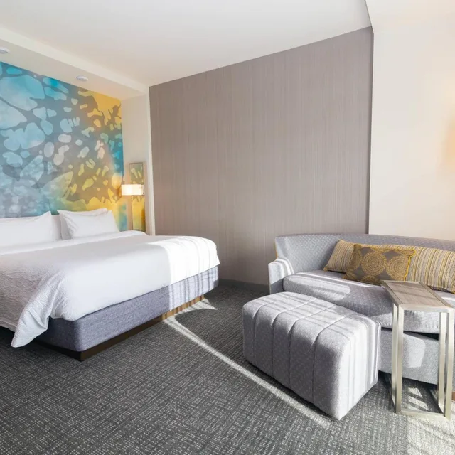 غرفة بسرير كينج مع أريكة، Courtyard by Marriott Cartersville 10/16