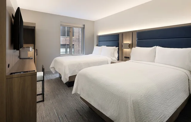 Standard Room 2 Double Beds, Holiday Inn Express - New York City Chelsea 7/10