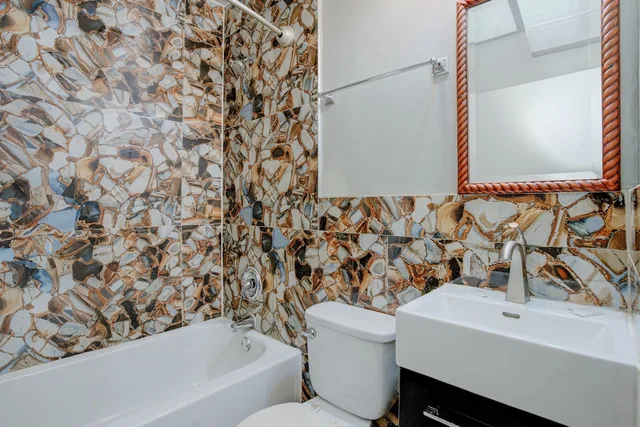 غرفة بسرير كينج بحوض جاكوزي للمدخنين، Miami Inn & Suites 4/5
