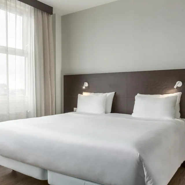 Standard, Double Bed, Small, Nh City Centre Amsterdam 2/2