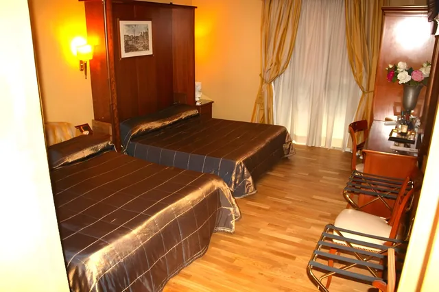غرفة قياسية رباعية، Luxury Rooms H 2000 Roma 1/1