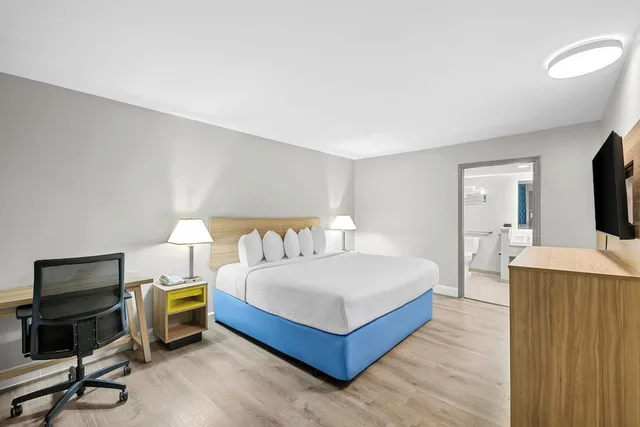 غرفة قياسية بسرير كينج للمدخنين، Days Inn by Wyndham Chesapeake 8/10