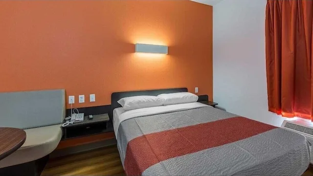 غرفة قياسية بسرير مزدوج، Motel6 San Antonio, TX - West SeaWorld 6/10