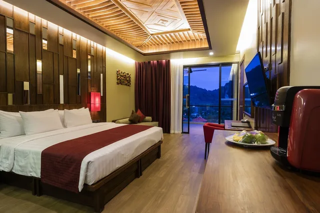 غرفة بريميوم بسرير كوين وسرير فردي بإطلالة على الجبل، Aonang Phu Pi Maan Resort And Spa 1/6