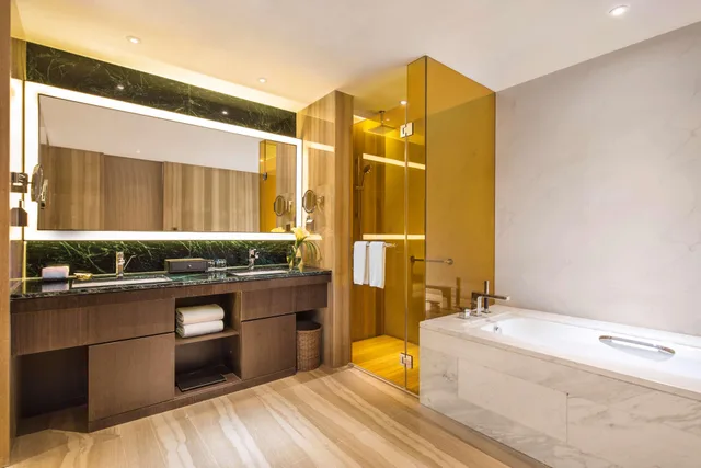 جناح جونيور، Radisson Blu Shanghai Pudong Jinqiao 3/3