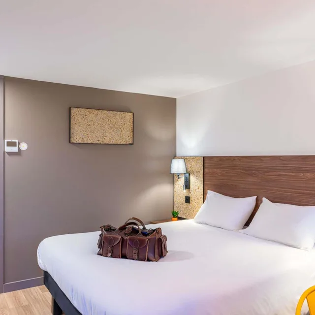 Pop, Double Bed، greet Hotel Chatellerault 5/9