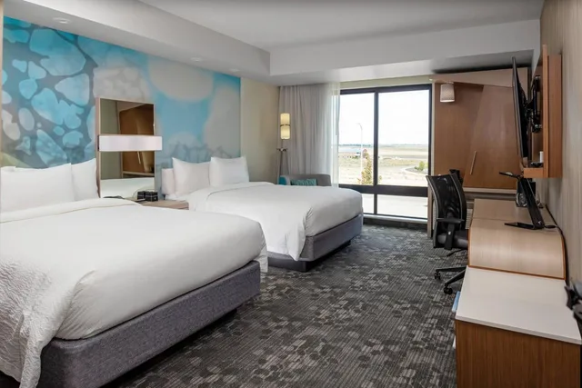 غرفة بسريرين كوين بحوض استحمام لذوي الإعاقة، Courtyard by Marriott Pasco Tri-Cities Airport 1/2