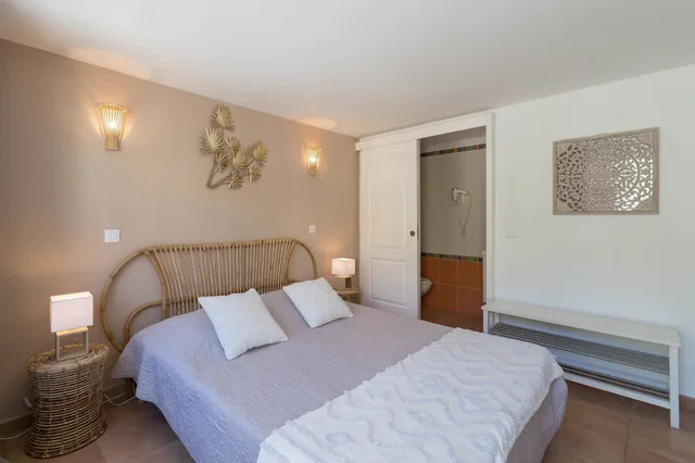 غرفة بسرير مزدوج بإطلالة على الحديقة، Cap Riviera 4/6