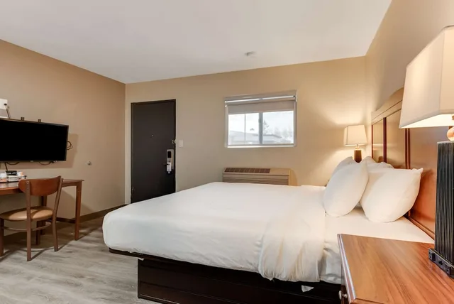 غرفة قياسية بسرير كينج، Suburban Studios Near Mesa Verde 4/8