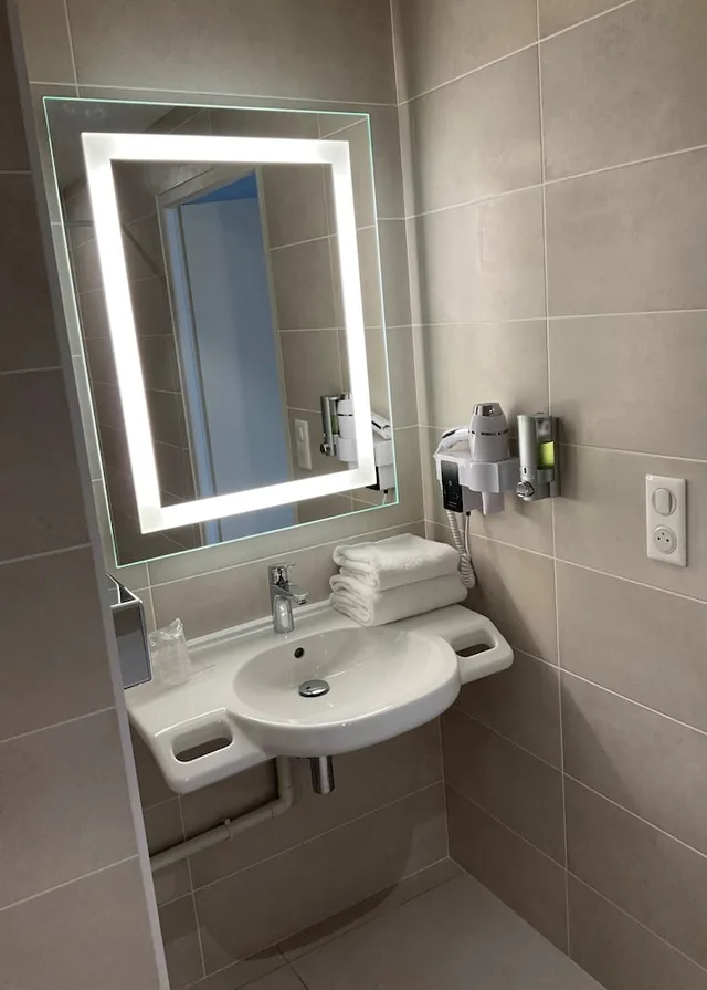 Standard, Queen Bed, Accessible, Hotel Ker Lann Aeroport 6/8
