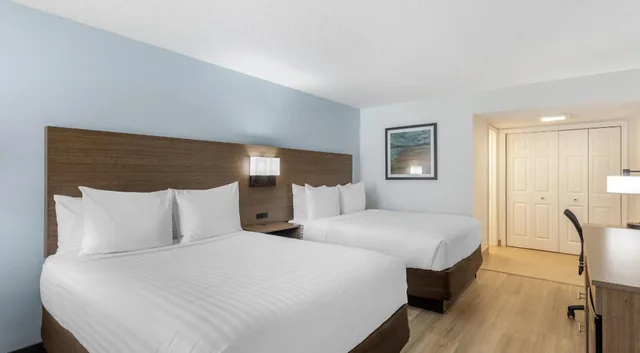 Upstairs, 2 Queen Beds, Courtyard View، Best Western Palm Beach Lakes 2/9