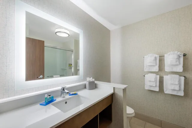 غرفة بسريرين لذوي الإعاقة، Holiday Inn Express And Suites Wildwood The Villages 6/6