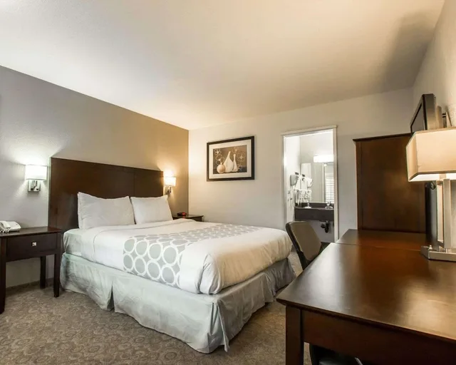 Room, King Bed, Rodeway Inn Convention Center 1/6