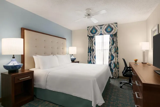 جناح بسرير كينج مع أريكة، Homewood Suites Fort Myers at the Bell Tower Shops 5/5