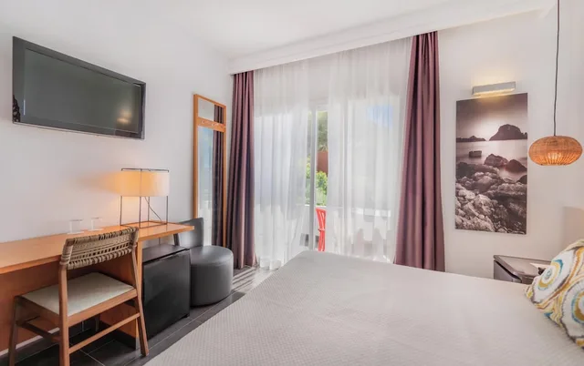 غرفة ديلوكس مفردة بسريرين منفصلين، Palladium Hotel Cala Llonga - Adults Only 6/8
