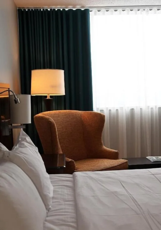 غرفة بسرير كينج في الملحق، Travelodge by Wyndham Hotel & Convention Centre Quebec City 3/7