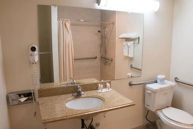غرفة بسريرين مزدوجين للمدخنين لذوي الإعاقة، Days Inn by Wyndham Indio 5/9