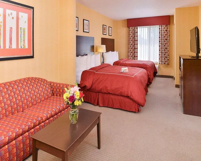 جناح بسريرين كوين، Quality Suites Stratford CT 2/2