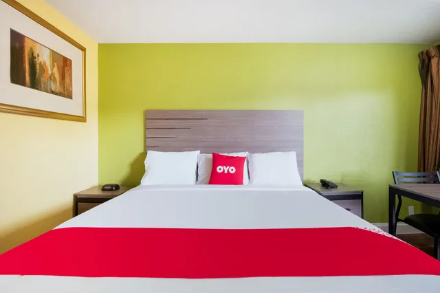غرفة بسرير كينج لغير المدخنين، OYO Hotel Houston N Fm-1960 Champions TX 6/10