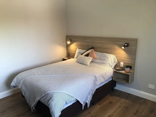 غرفة بسرير مزدوج بحمام خاص، Carnarvon Lodge Kirribilli, Sydney 5/10