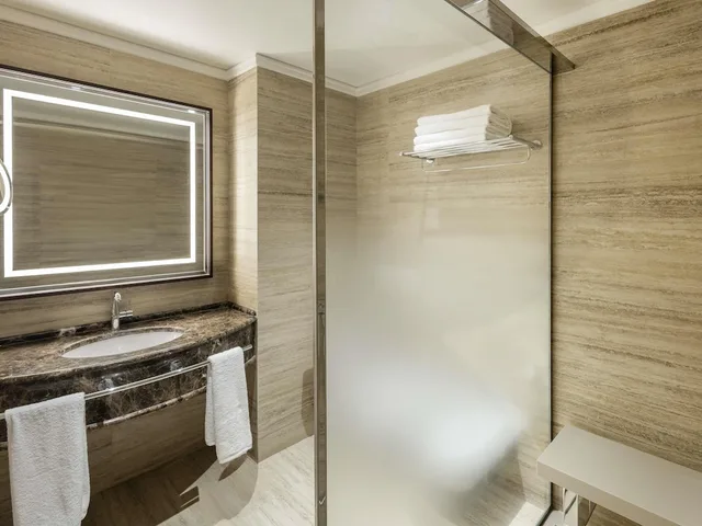 Executive, Suite, King Bed, Hotel Oran Bay Managed By Accor 2/3