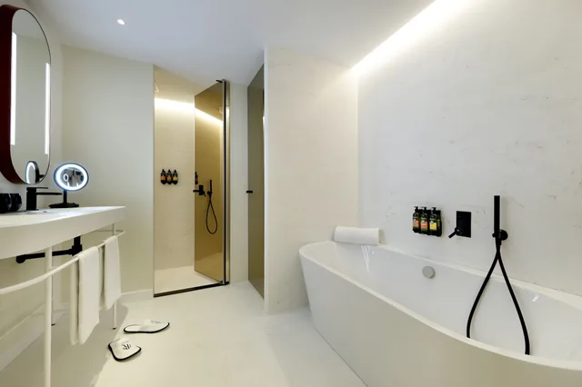 جناح جونيور بسرير كينج بإطلالة على البحر مع أريكة، TRS Ibiza Hotel - Adults Only 4/4