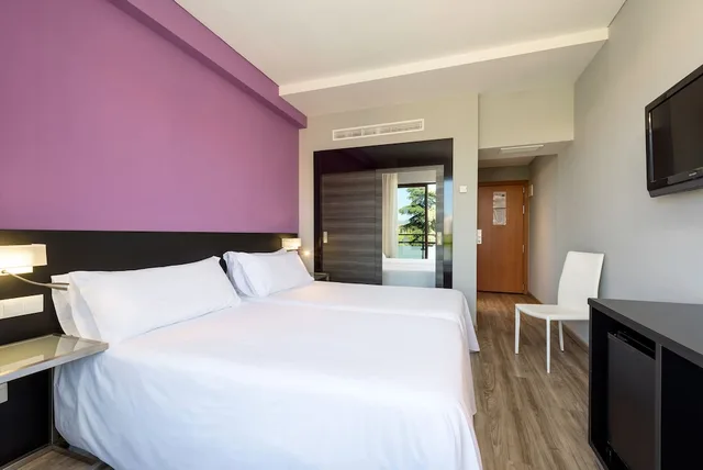 غرفة كلاسيكية خارجية بسريرين منفصلين بإطلالة، Tryp Cordoba Ex Tryp Los Gallos 1/10