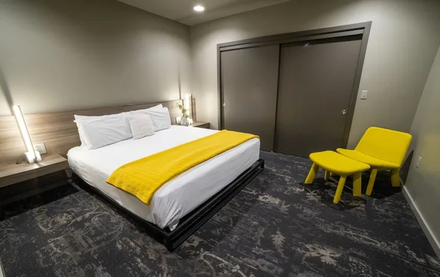 Montvale, Premier, Suite, 2 King Beds، Montvale Hotel 1/1