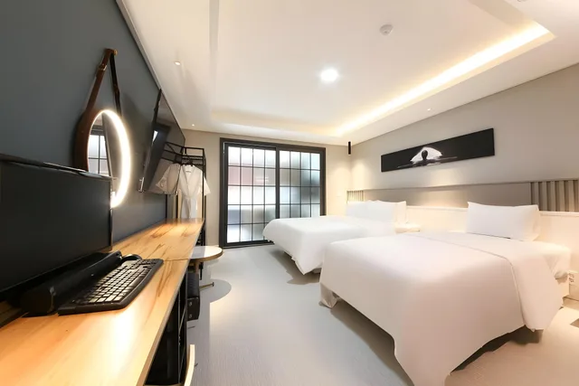 Vip, Residence, Twin Beds, West In Hotel 1/1