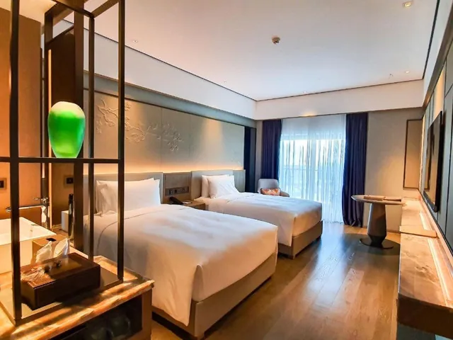 غرفة بريميوم بسريرين منفصلين بإطلالة على البحر، Howard Johnson Plaza by Wyndham Blue Bay Sihanoukville 1/4