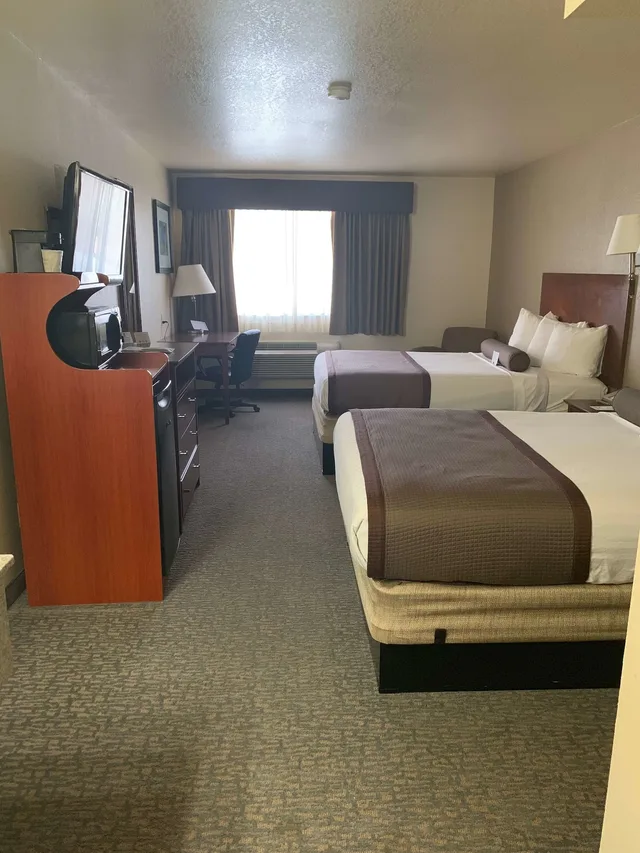 غرفة قياسية بسريرين كوين يُسمح فيها بالحيوانات الأليفة، Best Western Desert Oasis 4/7