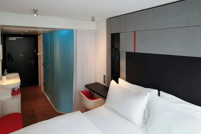Room, King Bed, CitizenM Paris Opera 5/10