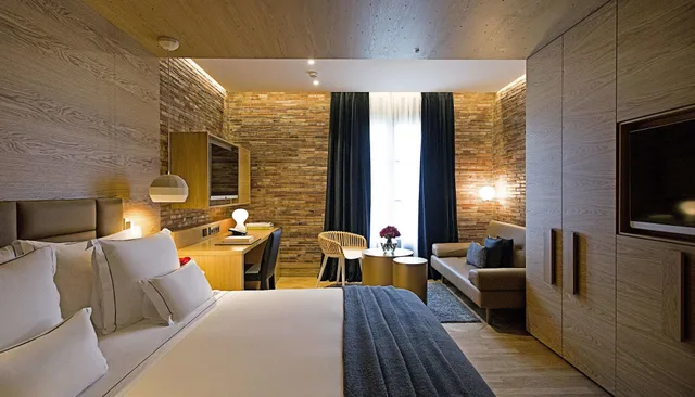 Junior Suite, Studio, King Bed، Monument Hotel 9/10