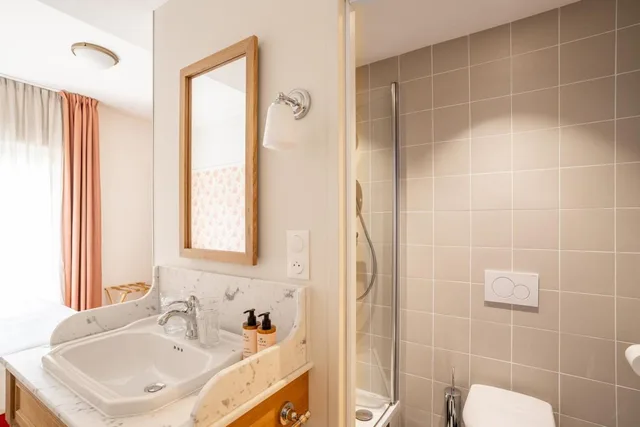 غرفة كلاسيكية بإطلالة على البحر، Villa Camille Hotel & Spa 5/7