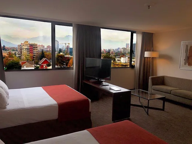 غرفة بسرير مزدوج بإطلالة على الجبل، Hotel Director Vitacura 1/1