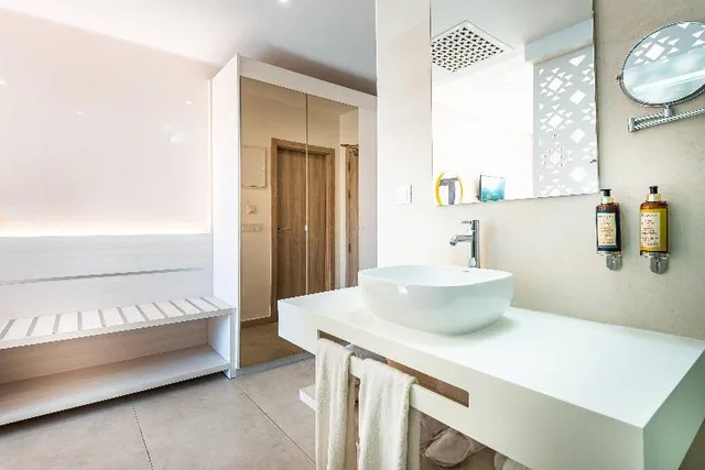غرفة بسرير مزدوج بشرفة بجاكوزي، Medina Gardens - Adult only 1/1