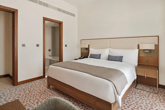 جناح استوديو بسرير كينج بإطلالة على المدينة بمطبخ، Staybridge Suites Dubai Al-Maktoum Airport 1/7