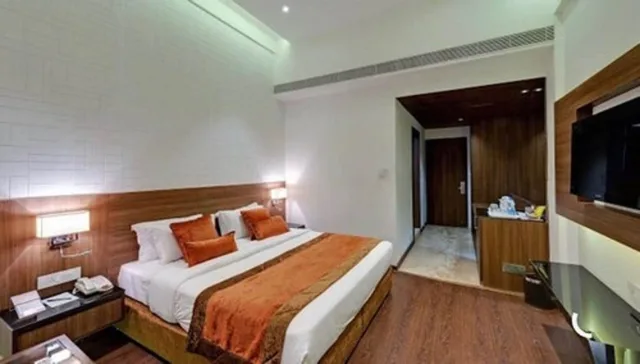 غرفة كلوب بسرير كينج، Centre Point Hotel 1/3